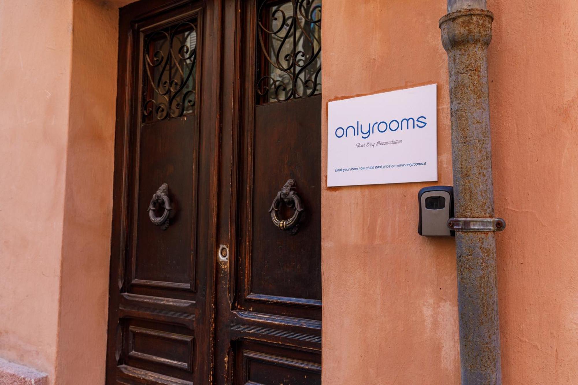 Onlyrooms II - Old Town & Typical Food Cagliari Exteriör bild