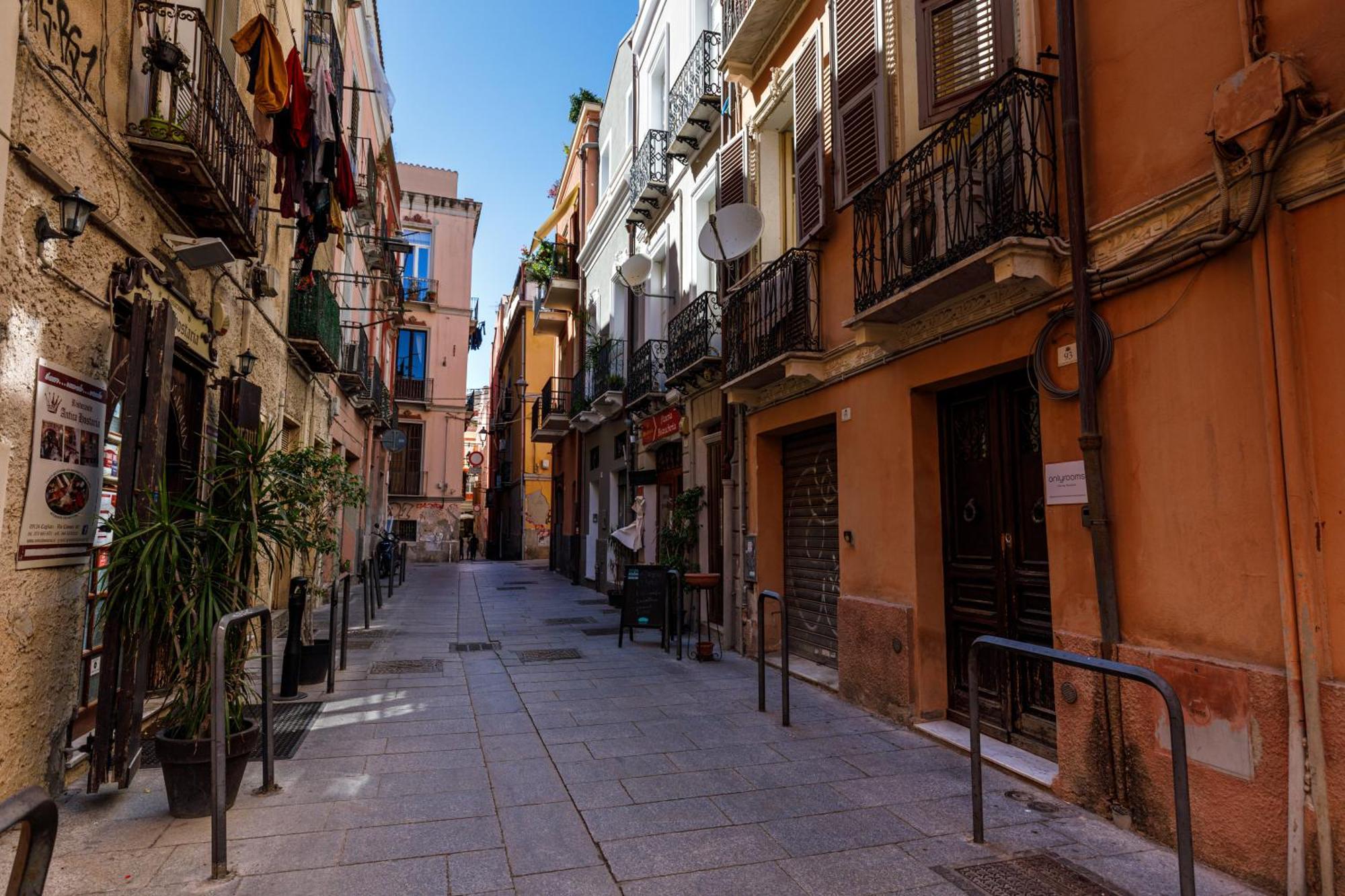 Onlyrooms II - Old Town & Typical Food Cagliari Exteriör bild