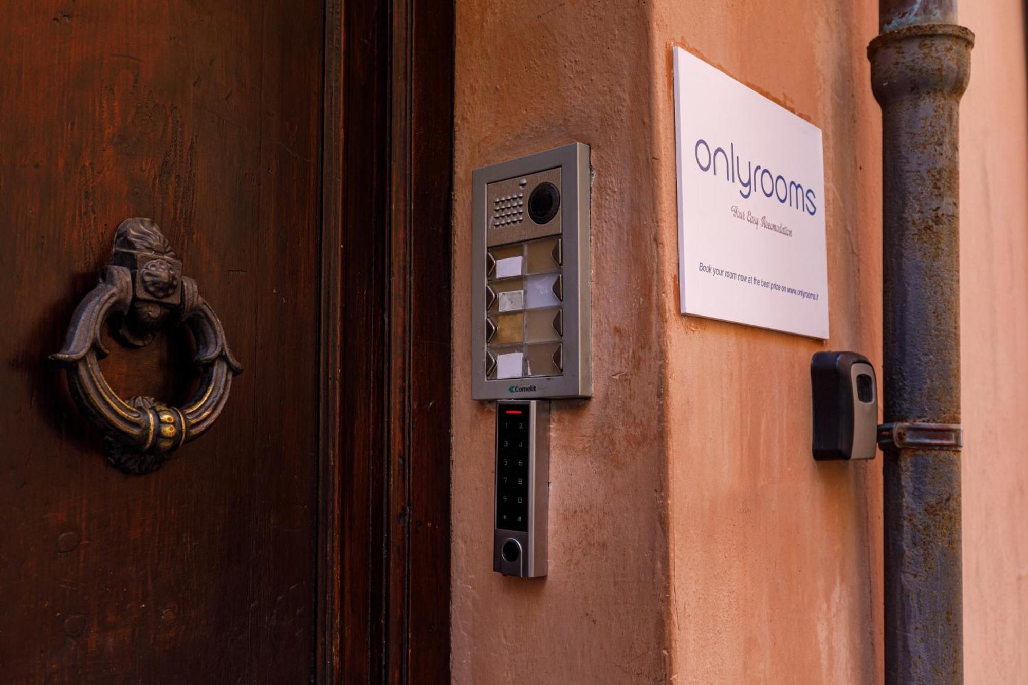Onlyrooms II - Old Town & Typical Food Cagliari Exteriör bild