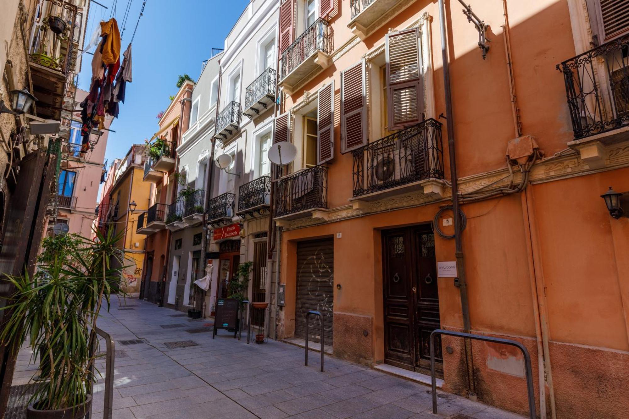 Onlyrooms II - Old Town & Typical Food Cagliari Exteriör bild