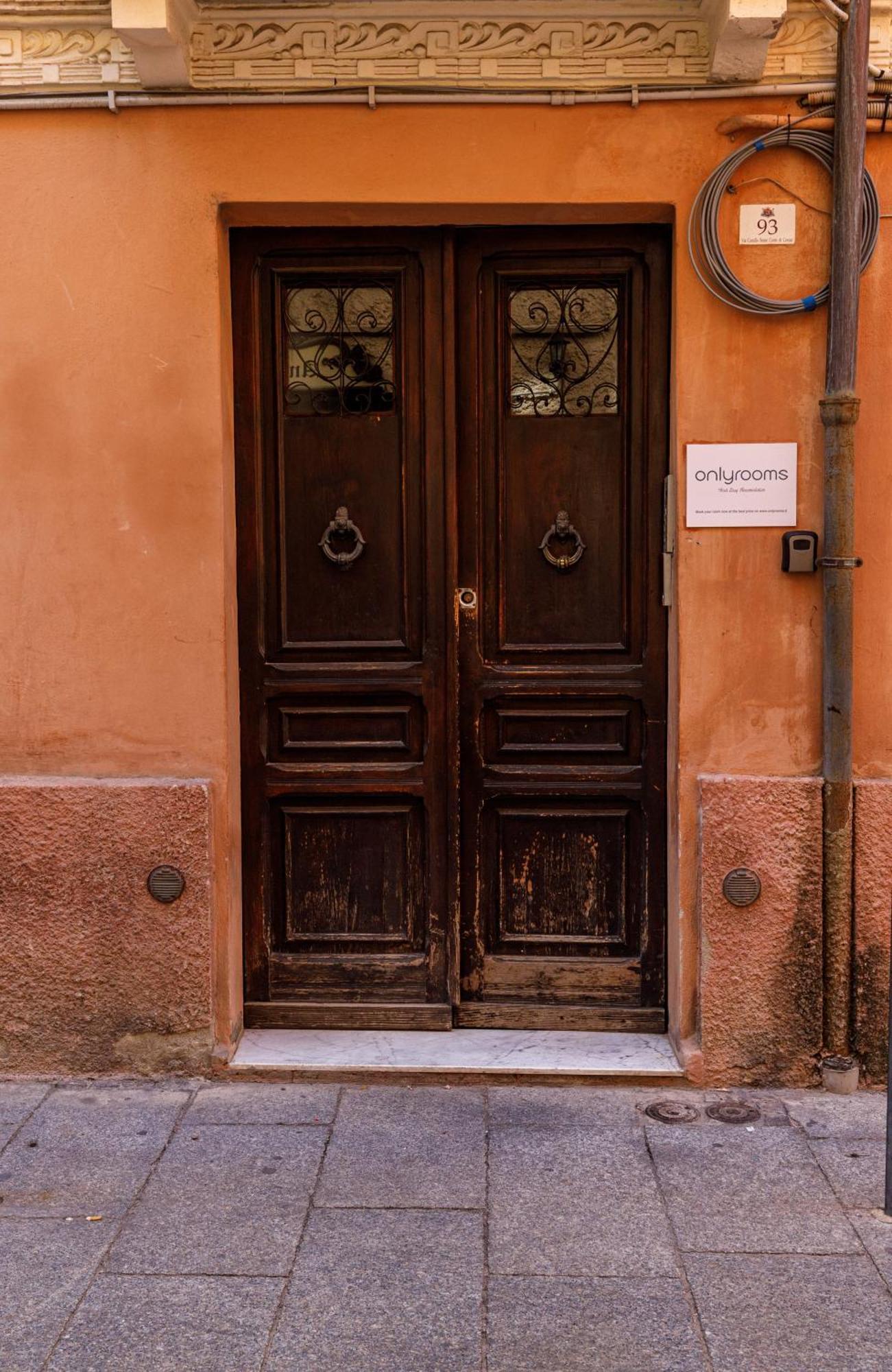 Onlyrooms II - Old Town & Typical Food Cagliari Exteriör bild