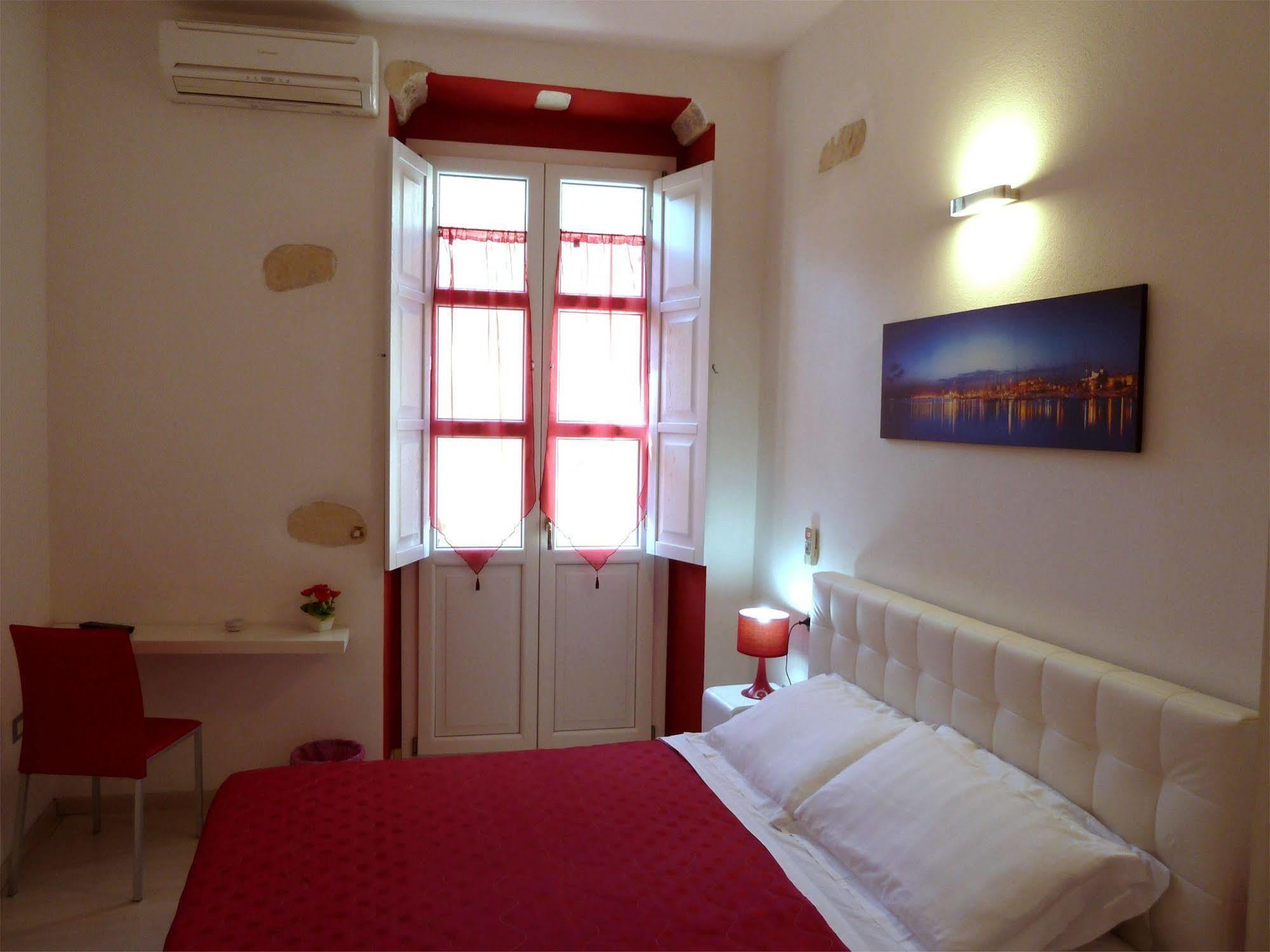 Onlyrooms II - Old Town & Typical Food Cagliari Exteriör bild